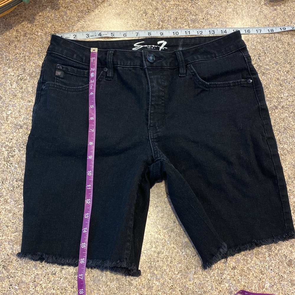 Seven7 Relaxed Bermuda Black Jean Shorts 6 with some Stretch - Picture 5 of 11